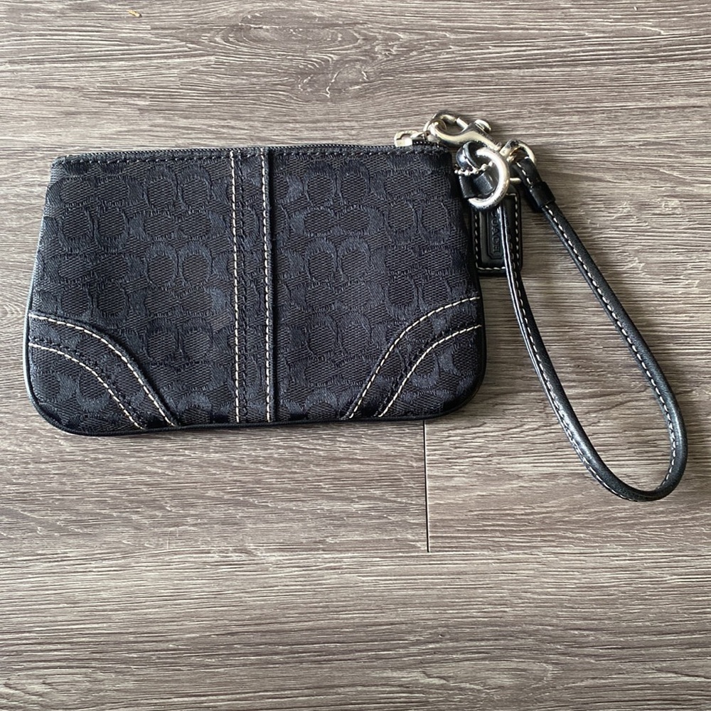 Coach wristlet. - Picture 2 of 4